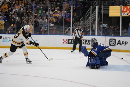 Les Bruins se font peur, mais s’imposent finalement en tirs de barrage