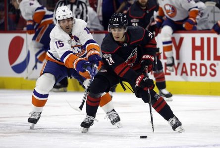 Jordan Martinook met fin à sa disette dans la victoire face aux Islanders