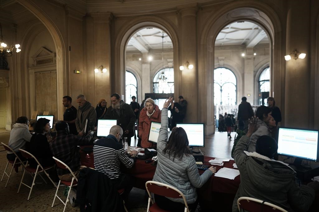 Les Parisiens votent pour interdire les trottinettes électriques de location des rues