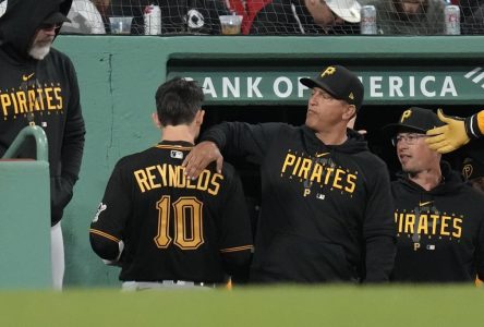 Les circuits de Reynolds et Delay aident les Pirates à battre les Red Sox 7-6