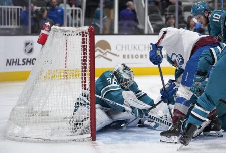 Rantanen s’offre un tour du chapeau dans la victoire de l’Avalanche face aux Sharks