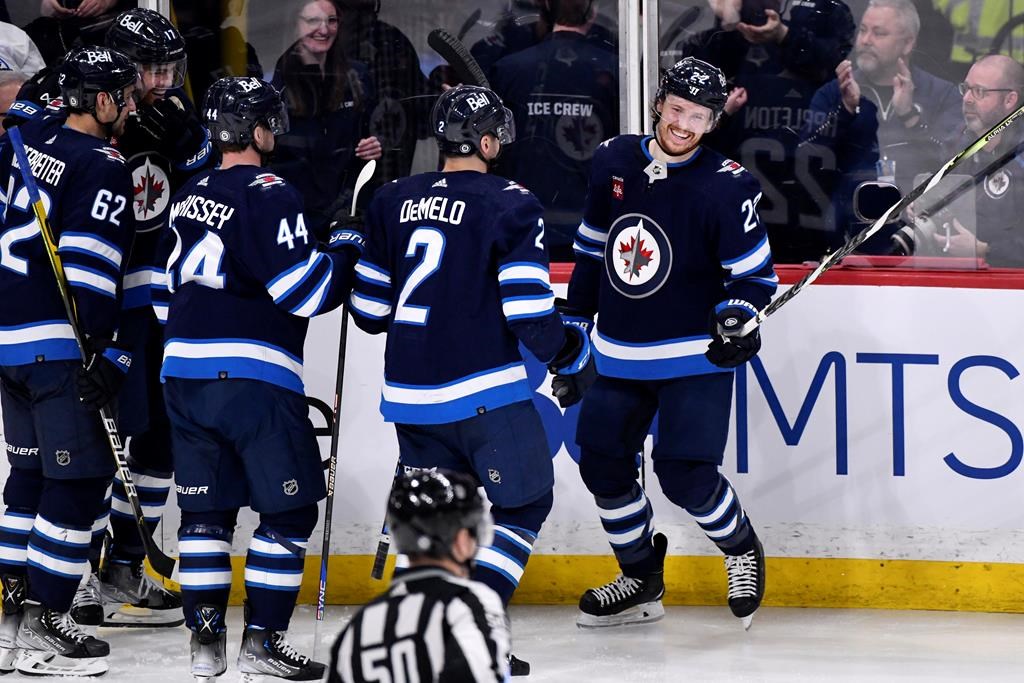 Les Jets signent un gain de 6-2 face aux Sharks et s’approchent des séries