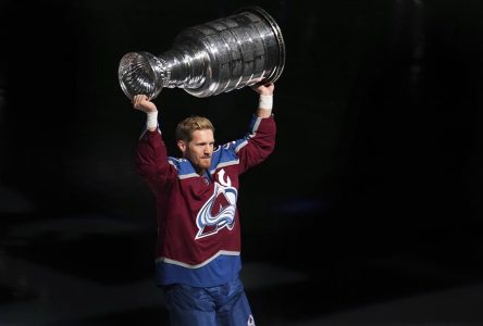 Le capitaine de l’Avalanche Gabriel Landeskog ratera les séries éliminatoires