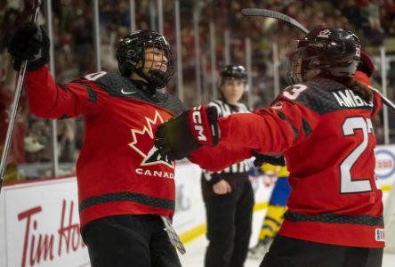 Le Canada défait la Suède 3-2 et accède au carré d’as du Mondial de hockey féminin