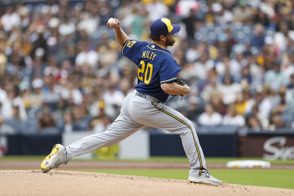 Wade Miley brille et les Brewers battent Yu Darvish et les Padres 1-0