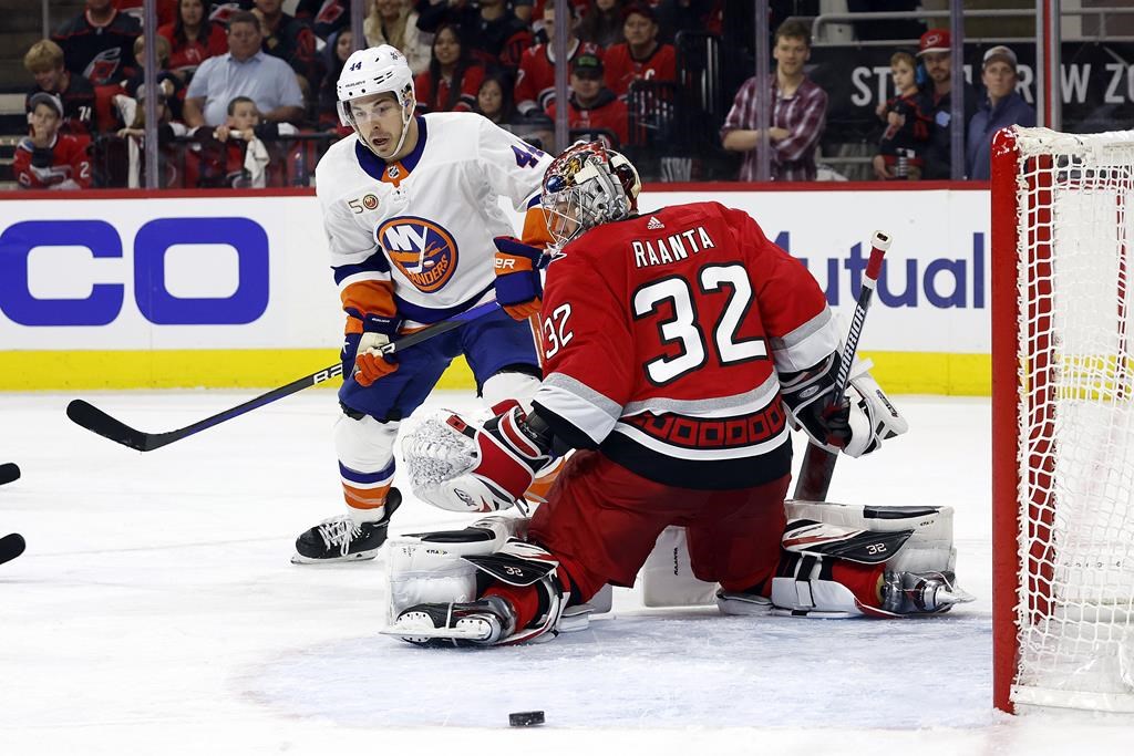 Les Hurricanes battent les Islanders et prennent les devants 1-0 dans la série