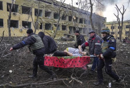 La photo d’une attaque contre un hôpital à Marioupol remporte le World Press Photo