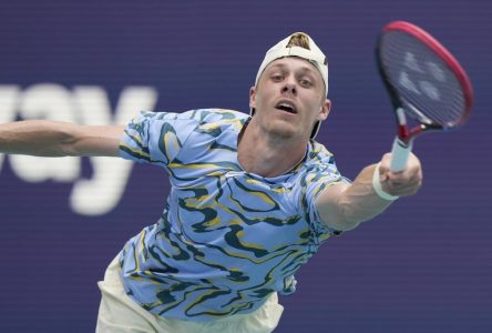 Erratique, Shapovalov s’incline en deux manches contre Tsitsipas à Barcelone