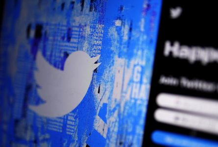 Twitter supprime des mentions sur des médias et les crochets bleus des utilisateurs