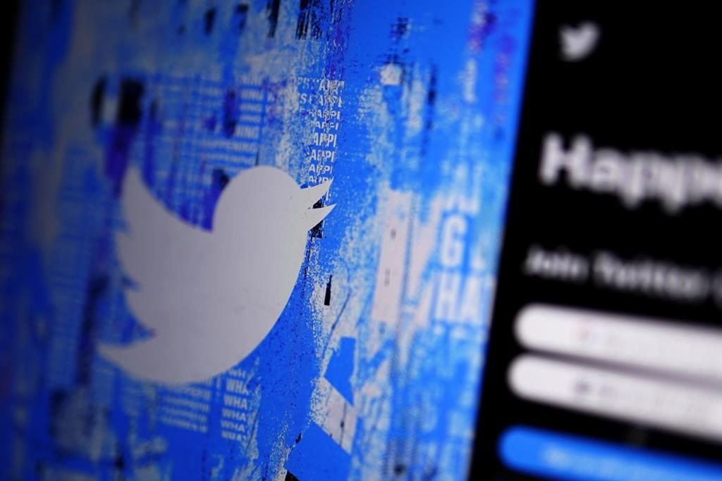 Twitter supprime des mentions sur des médias et les crochets bleus des utilisateurs