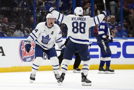 Les Maple Leafs s’imposent face au Lightning et prennent l’avantage dans la série