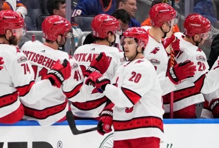 Les Hurricanes gagnent 5-2 contre les Islanders et mènent la série 3-1