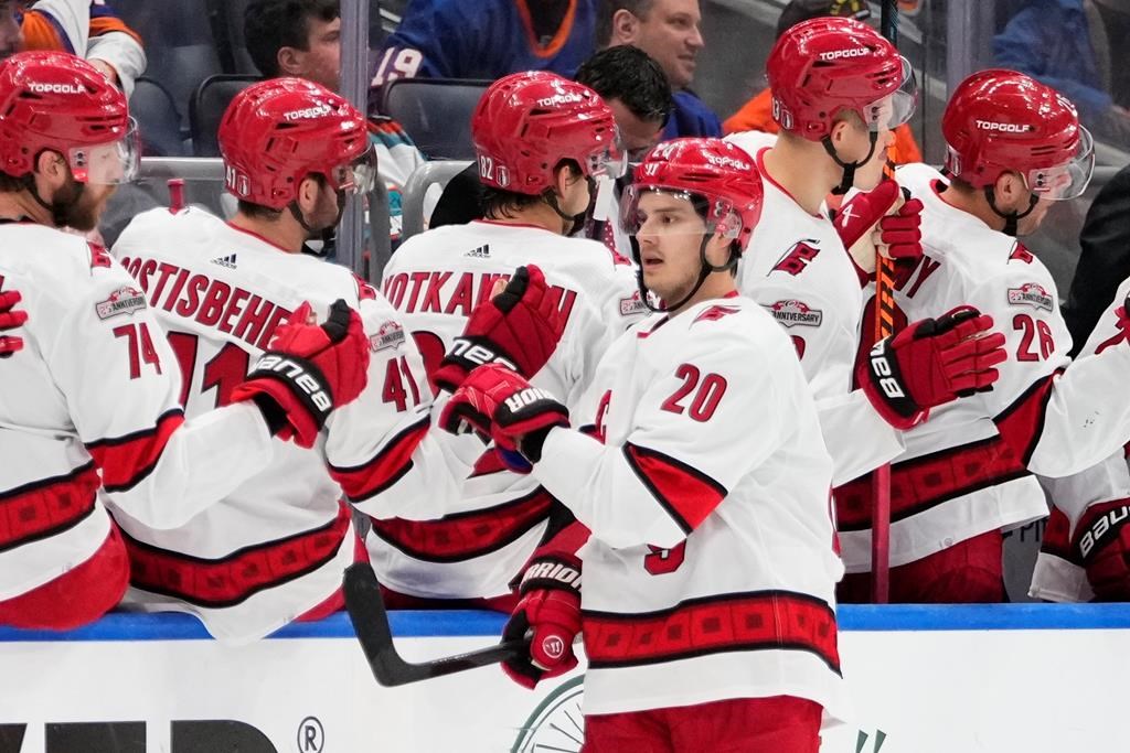 Les Hurricanes gagnent 5-2 contre les Islanders et mènent la série 3-1