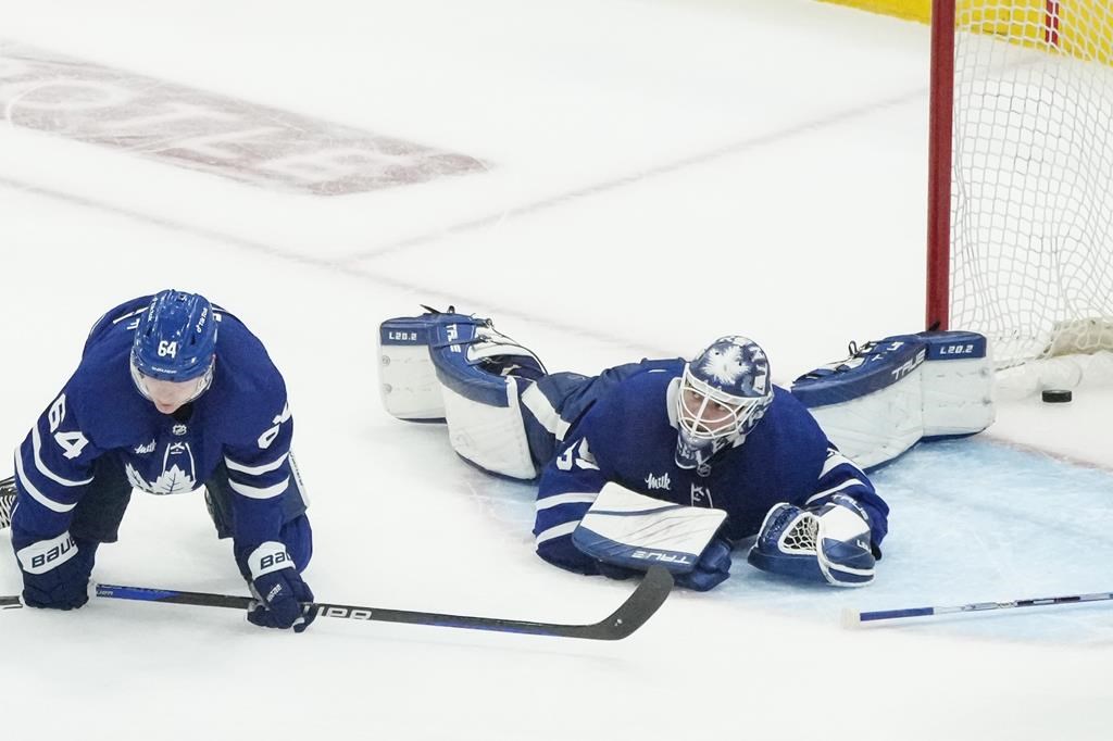 Le Lightning défait les Maple Leafs 4-2 et évite l’élimination