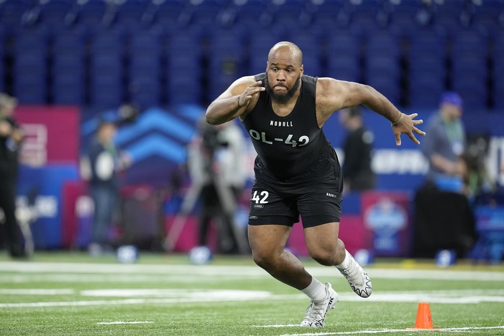 NFL: Les Patriots choisissent le Québécois Sidy Sow en quatrième ronde du repêchage