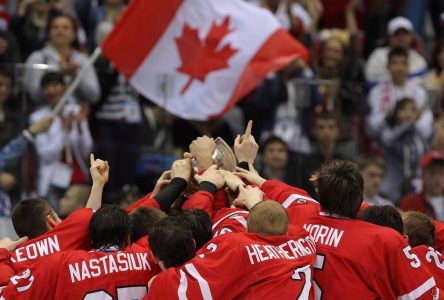 Le Canada s’incline devant la Suède et jouera pour le bronze au Mondial M18