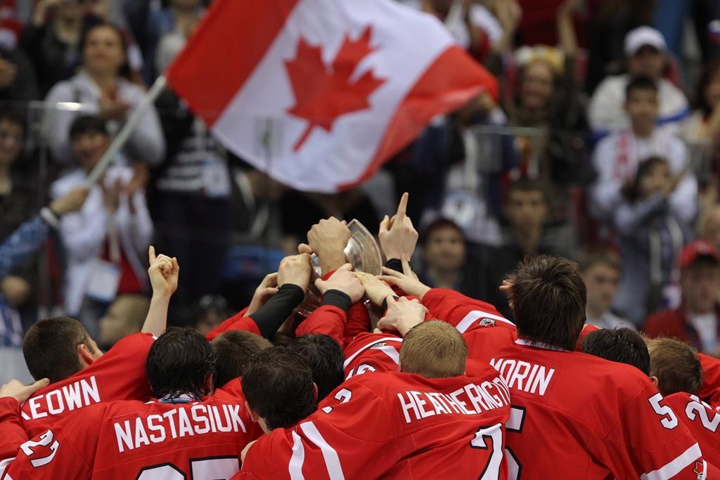 Le Canada s’incline devant la Suède et jouera pour le bronze au Mondial M18