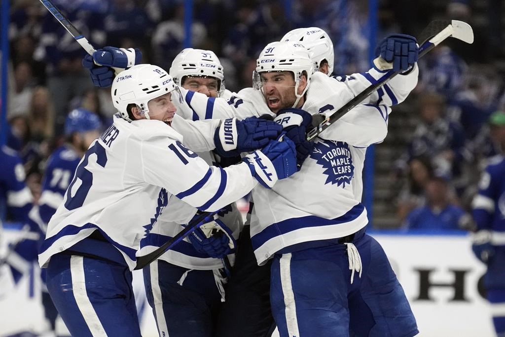 Les Leafs battent le Lightning 2-1 en surtemps et gagnent une 1re série depuis 2004