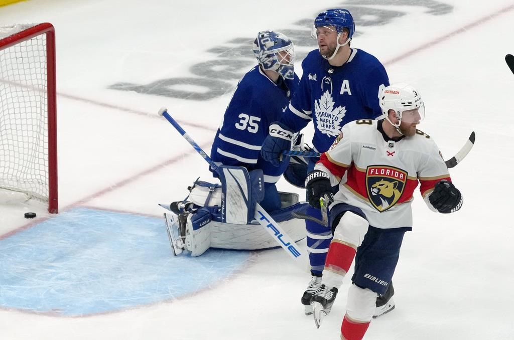 Les Panthers remportent le premier match contre les Maple Leafs, 4-2