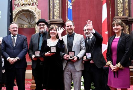 Sept lauréats, dont les Cowboys fringants, reçoivent la médaille d’honneur du Québec