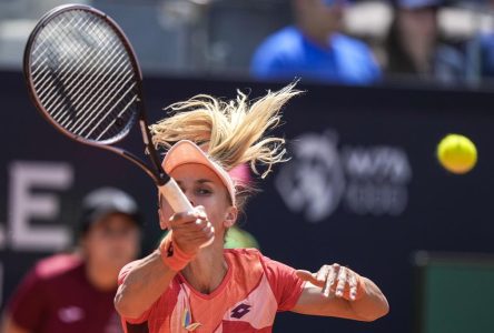 Iga Swiatek poursuit sa lancée en dominant Lesia Tsurenko en Italie