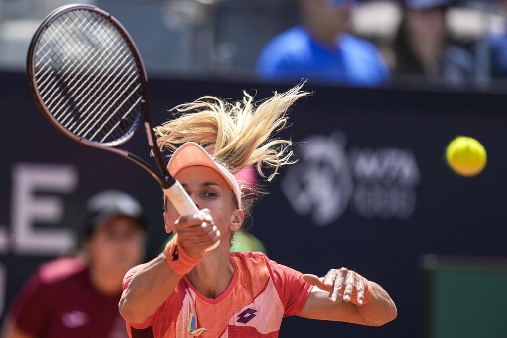 Iga Swiatek poursuit sa lancée en dominant Lesia Tsurenko en Italie