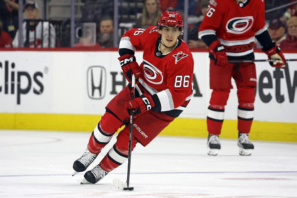 L’attaquant des Hurricanes Teuvo Teravainen s’approche d’un retour au jeu