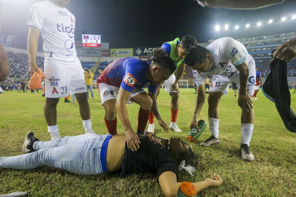 Au moins 9 morts dans une bousculade dans un stade de soccer au Salvador