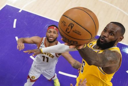 Les Lakers espèrent que LeBron James va décider de poursuivre sa carrière