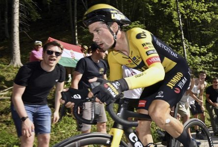 Giro: Roglic gagne l’avant-dernière étape et déloge Thomas en tête du classement