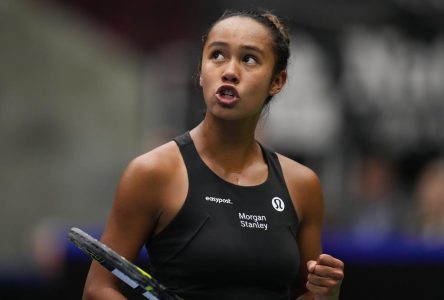 Tennis: Fernandez résiste à Linette et passe au 2e tour aux Internationaux de France