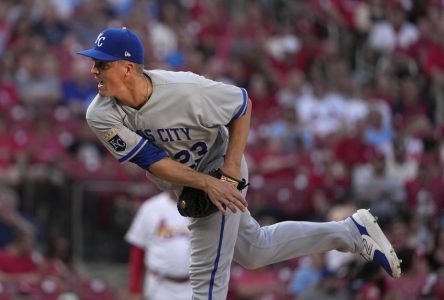 Mikolas brille pendant huit manches et les Cardinals battent les Royals 2-1