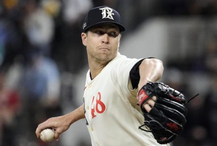 La saison de l’as lanceur des Rangers du Texas Jacob deGrom est terminée