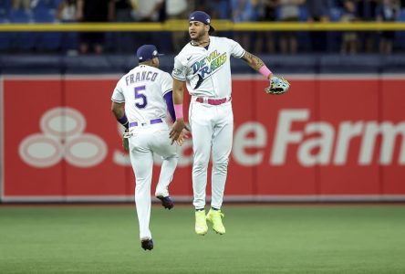 Isaac Paredes frappe deux circuits et les Rays dominent les Rangers 8-3