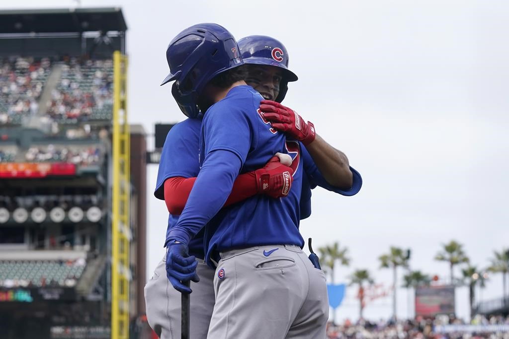 Hendricks accorde un premier coup sûr en 8e manche et les Cubs battent les Giants 4-0