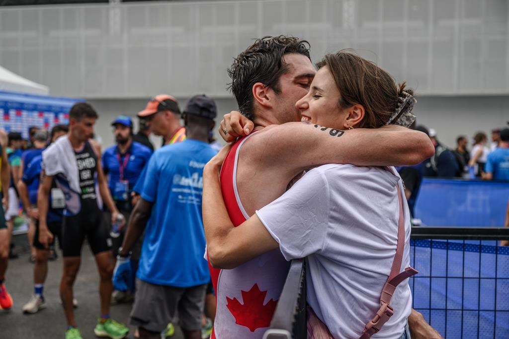 Hauser triomphe, le Québécois Paquet termine 7e au triathlon de Montréal