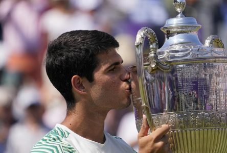 ATP: Alcaraz bat De Minaur et remporte un premier titre sur gazon