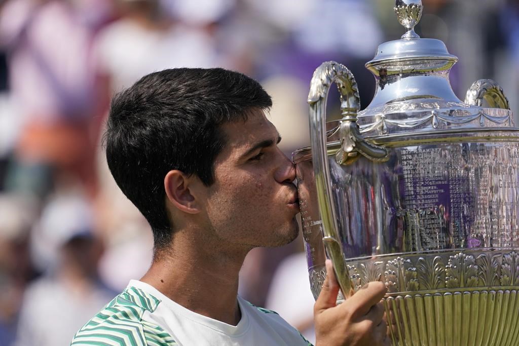 ATP: Alcaraz bat De Minaur et remporte un premier titre sur gazon