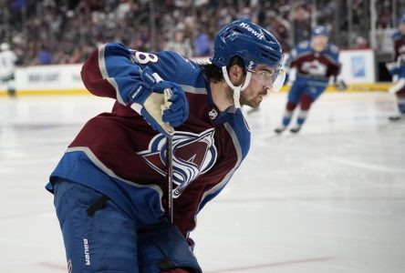 Le Canadien fait l’acquisition de l’attaquant de l’Avalanche Alex Newhook