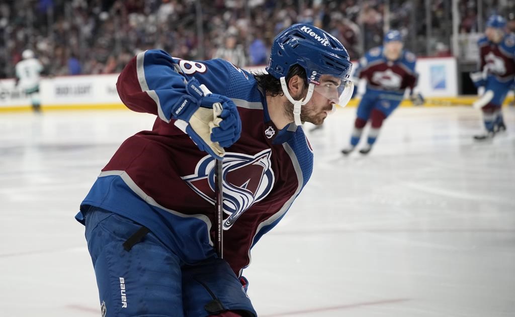 Le Canadien fait l’acquisition de l’attaquant de l’Avalanche Alex Newhook