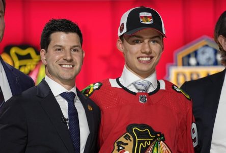 Les Blackhawks choisissent Connor Bedard au premier rang du repêchage