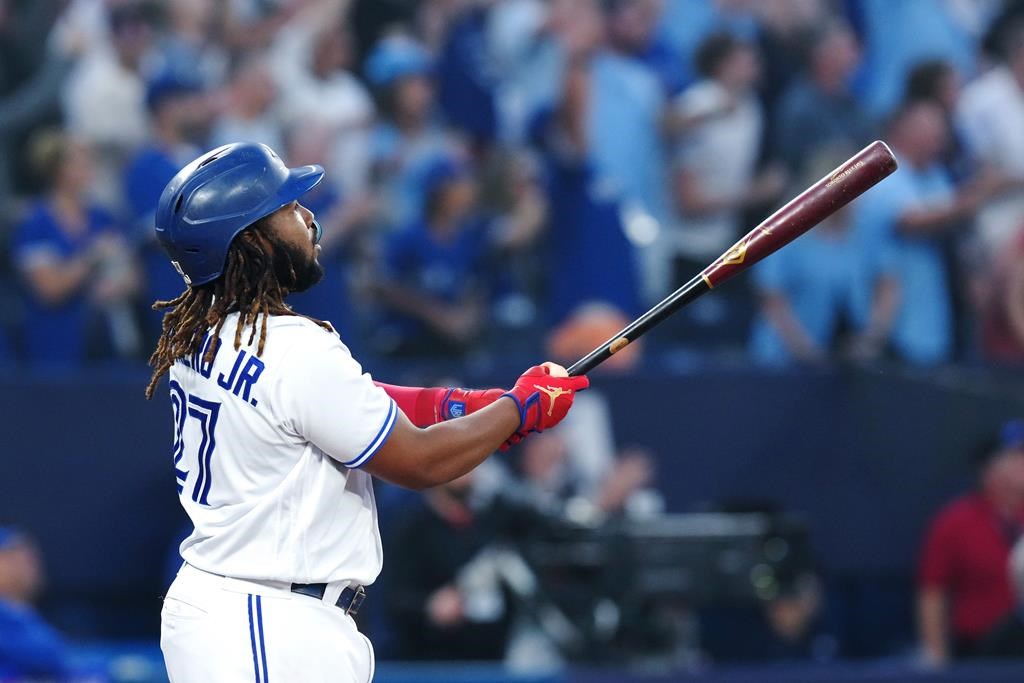 Les Blue Jays remportent un match serré contre les Giants, 2-1