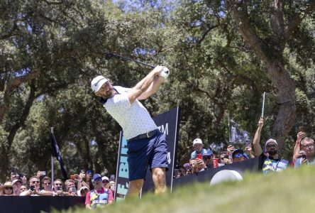 LIV: DeChambeau réussit un aigle au dernier trou et se hisse en tête en Espagne