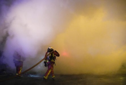 La France arrête plus de 1300 personnes après une quatrième nuit d’émeutes