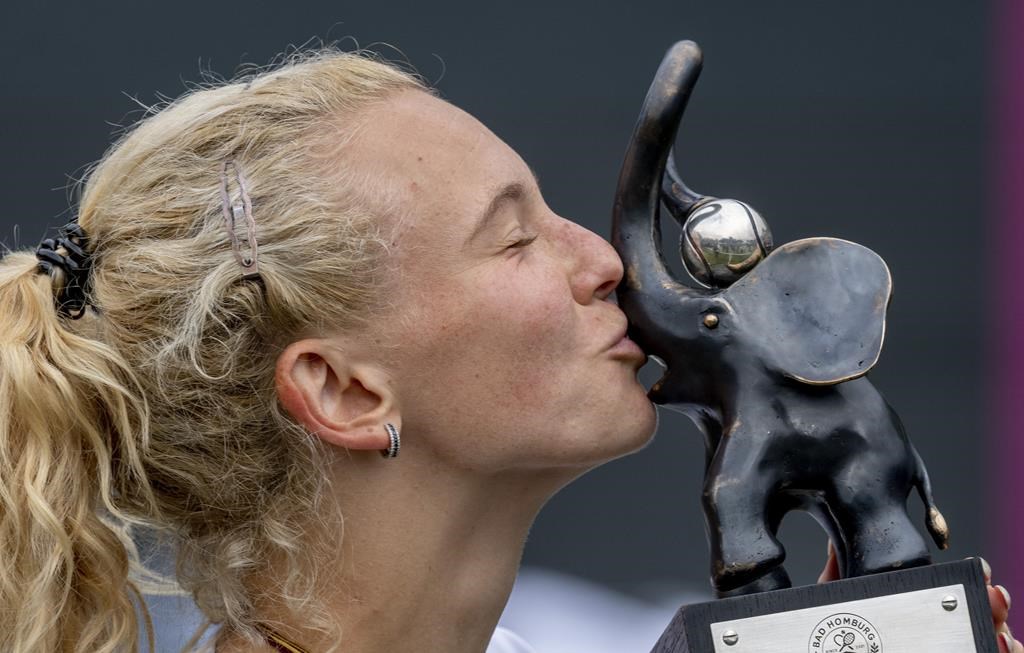 Siniakova défait Bronzetti 6-2, 7-6 (5) et remporte le tournoi de Bad Homburg