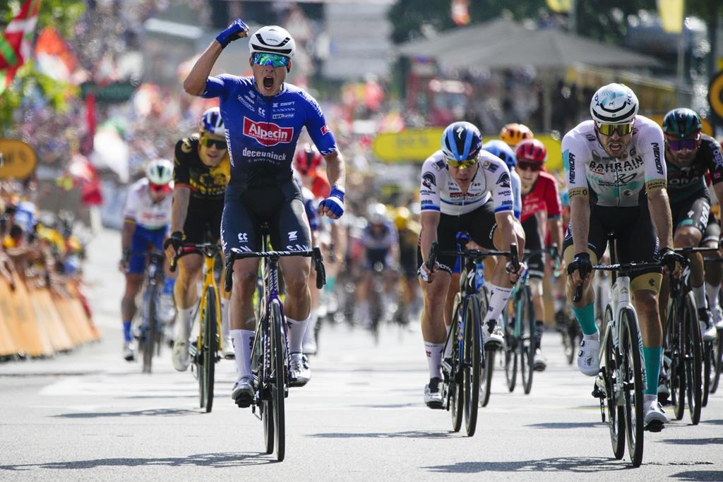 Philipsen remporte la 3e étape du Tour de France; Yates toujours en jaune