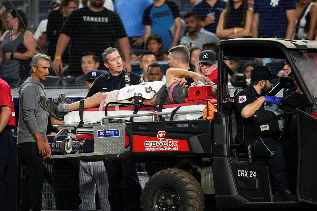 Un caméraman blessé par un relais imprécis au Yankee Stadium