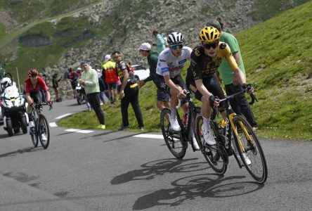 Pogacar gagne la grosse étape des Pyrénées; Vingegaard revêt le maillot jaune