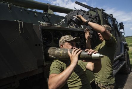Le président ukrainien salue les soldats à l’occasion des 500 jours de guerre