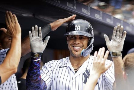 Stanton frappe deux circuits et les Yankees battent les Cubs 6-3